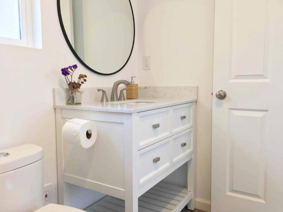 The Cozy Oasis - A Renovated And Modern Studio Near Lax + Sofi + Beaches + Freeway Lawndale Luaran gambar